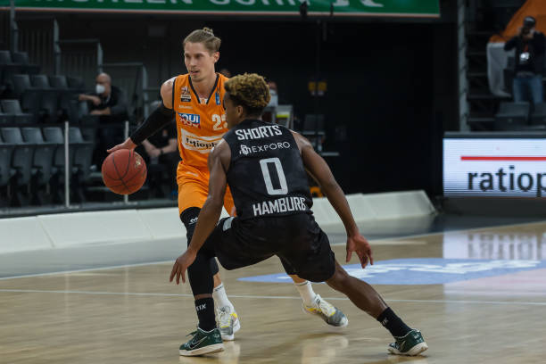 回场上的主 回场上的主